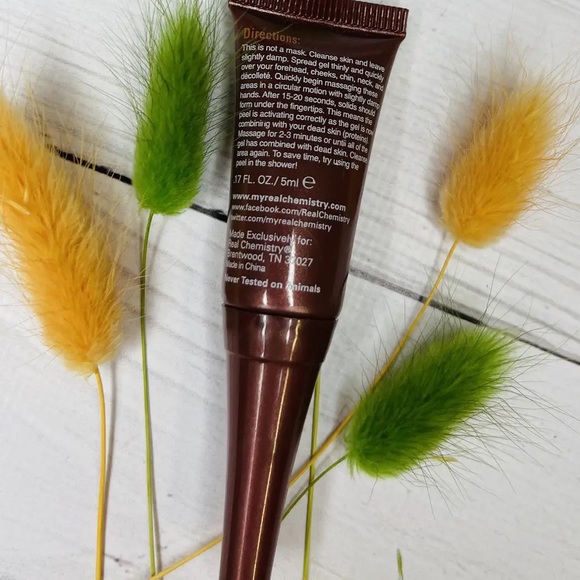 REAL CHEMISTRY Luminous 3-Minute Peel - Picture 8 of 9